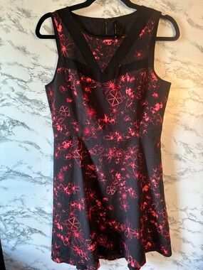 Eric+Lani Black/Orange Floral Print and Sheer V-Neck Trim Dress